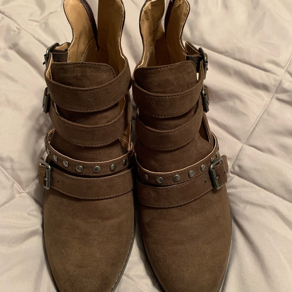 Olive/brown boots By Torrid